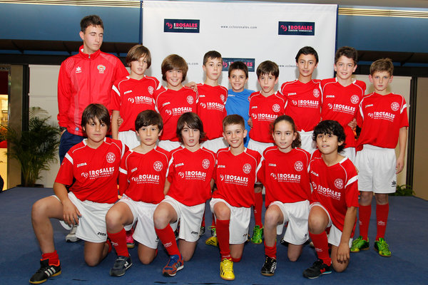13-12-13.Presentacion del club deportivo Calasanz escuela de fútbol.Alevin A
Foto: Iago López
www.dxtbase.com